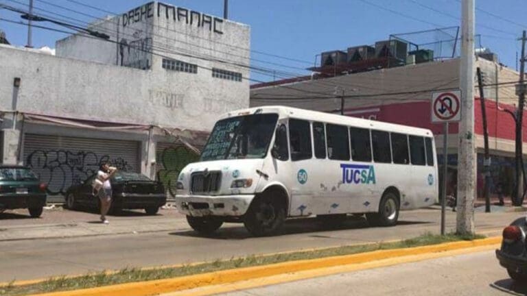 Van por monopolio taxistas de Playa del Carmen; quieren participar en licitación de transporte urbano