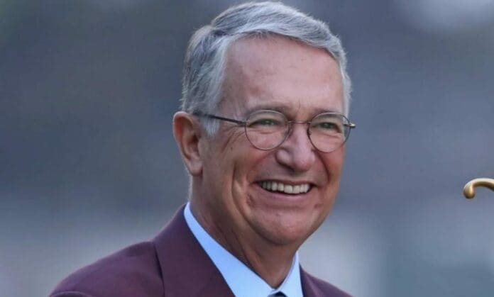 Ricardo Salinas le negó el apoyo a jugadoras de futbol americano que iban a viajar a en torneo; dijo que le pidieran al gobierno.