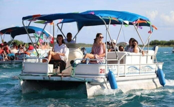 Según el director de Turismo de Bacalar turistas provenientes de la ciudad de México son los que han abarrotado el destino.