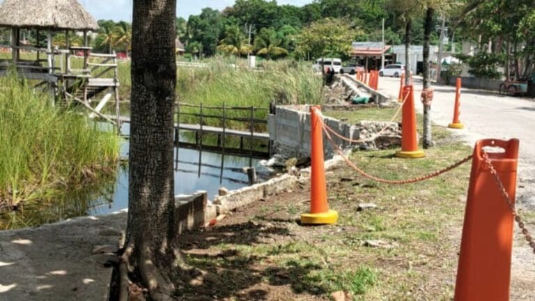 Exigen a Fonatur terminar reparación del malecón en Cobá; obra cumple 6 meses abandonada