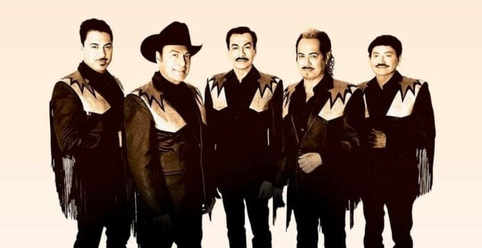 Andrés Manuel López Obrador anunció que Los Tigres de Norte tocarán en el Zócalo el 15 de septiembre, día del Grito de Independencia.