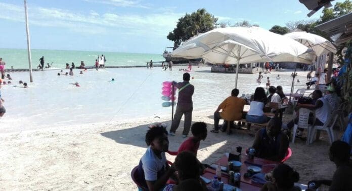 Los empresarios gastronómicos de Calderitas han denunciado que han recibido llamadas de extorsión telefónica, aseguró el alcalde.