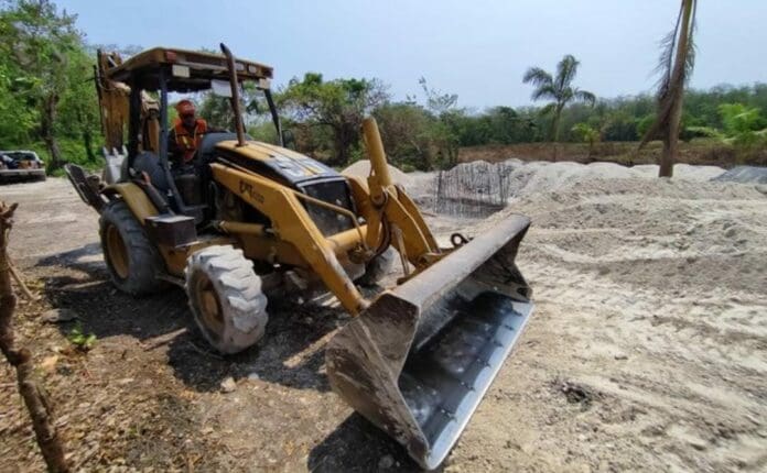 Habitantes de una localidad de Yucatán bloquearon los trabajos del tramo 3 del Tren Maya; piden más dinero por sus terrenos.