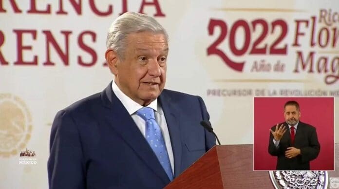 Pese a los múltiples incidentes documentados en la elección de su partido, AMLO minimizó los hechos y dijo que fueron pocos.