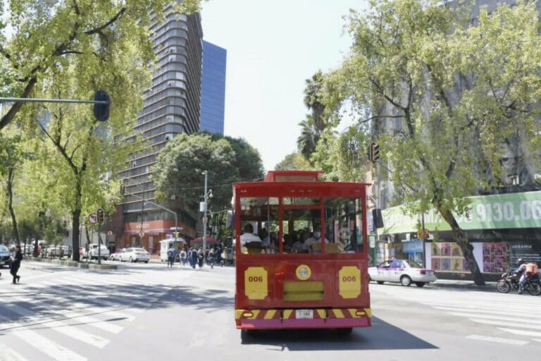 Tranvía Turístico estrena ruta en la Zona Rosa de la CDMX