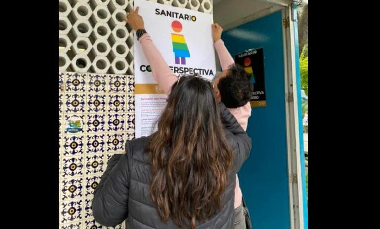 Designan baños con perspectiva de género en la UNAM; esto opinan estudiantes