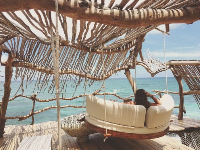 ¡Mala pagas! Exhiben trabajadores al hotel Azulik Tulum por adeudo de meses en su sueldo