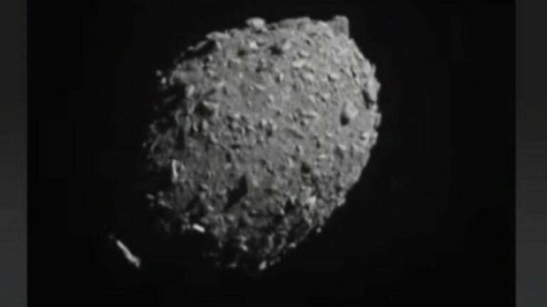 NASA: Fue un éxito la misión de la nave espacial DART al desviar un asteroide