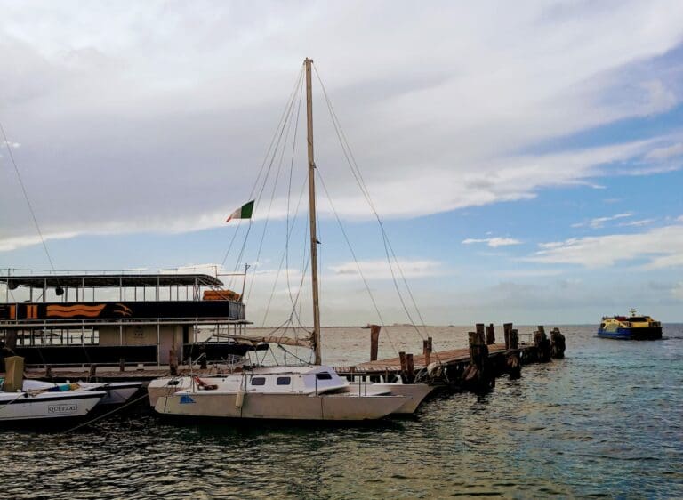 Por cercanía de huracán ‘Ian’, abren rampa pública en Cancún y cierran navegación en Puerto Juárez