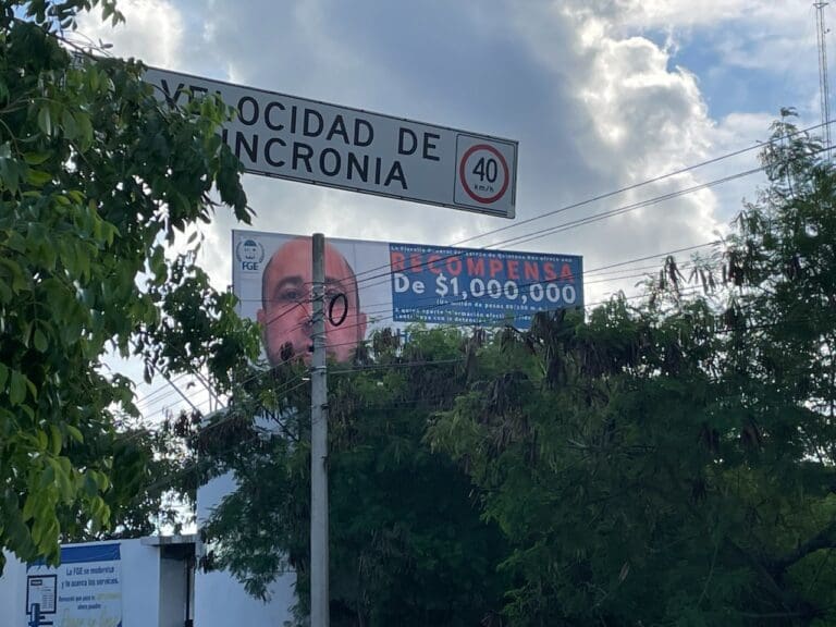 Difunde Fiscalía recompensa por ‘El 15’ en anuncio espectacular