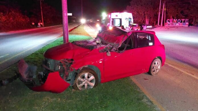 Una turista originaria de Estados Unidos chocó sobre la vía Playa del Carmen-Tulum a la altura de un complejo hotelero.