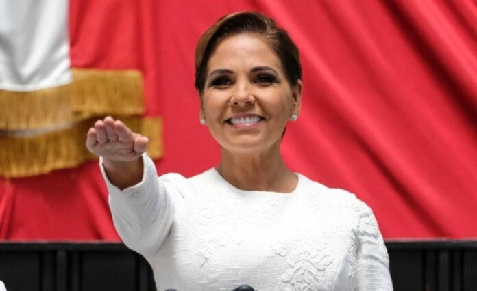 Mara Lezama Espinosa ha rendido protesta desde Chetumal como la primera gobernadora que ha tenido Quintana Roo en su historia.