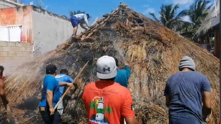 Presunta chispa en cocina causa incendio en el restaurante de Mahahual 