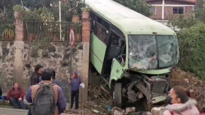 Accidente de microbús en Tlalpan; Dejó más de 30 personas lesionadas