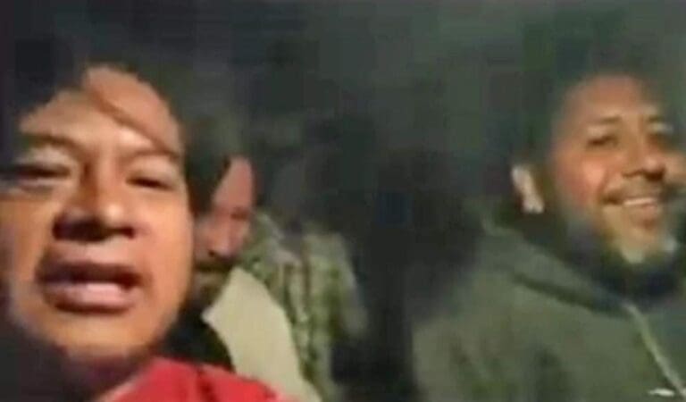 Cuatro borrachos se robaron una patrulla el fin de semana pasado. Por si fuera poco los sujetos hasta transmitieron lo sucedido.