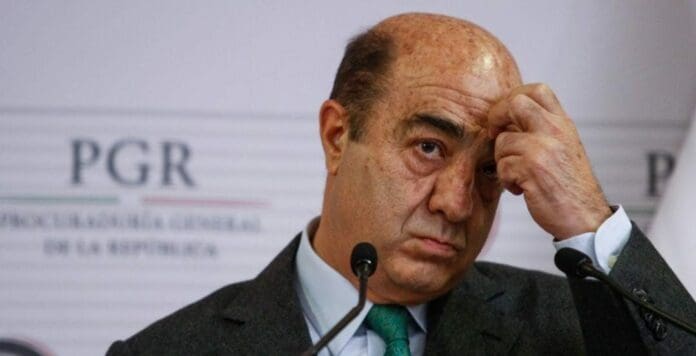 Una jueza ha otorgado una suspensión provisional a Jesús Murillo Karam por el caso de los estudiantes desaparecidos.