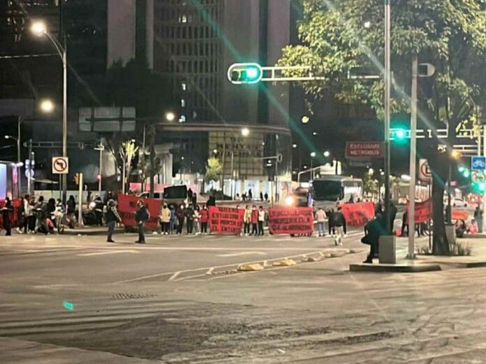 Cumple 30 horas bloqueo en Insurgentes y Reforma; será indefinido