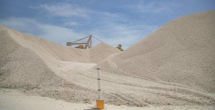 El gobierno de AMLO ha sufrido un revés en tribunales internacionales, luego que se le concedieran medidas cautelares a Vulcan Materials.