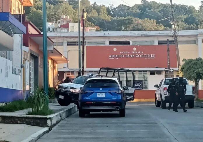 Asesinan a maestra afuera de escuela en Xalapa