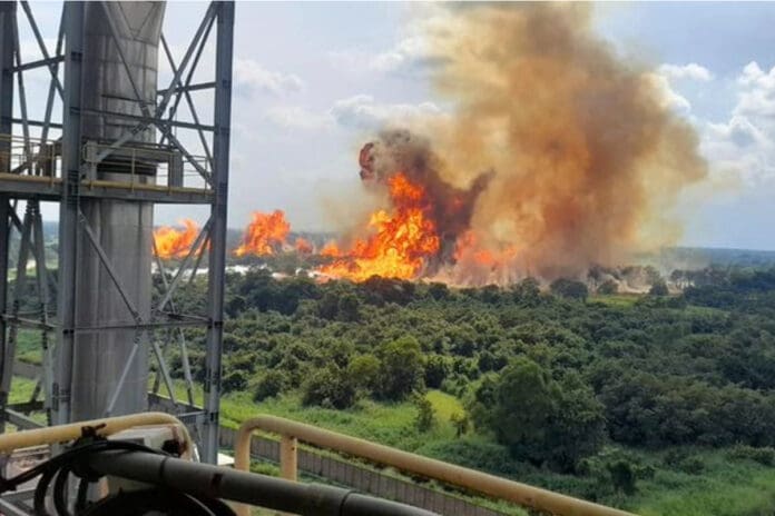Explota ducto de Pemex en Huimanguillo, Tabasco