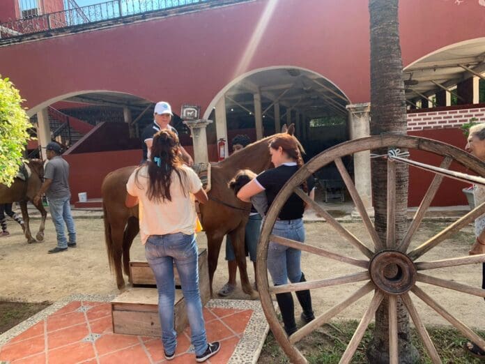 DIF Puerto Morelos y Asociación “Equinos Contigo” realizan valoración a menores con discapacidad