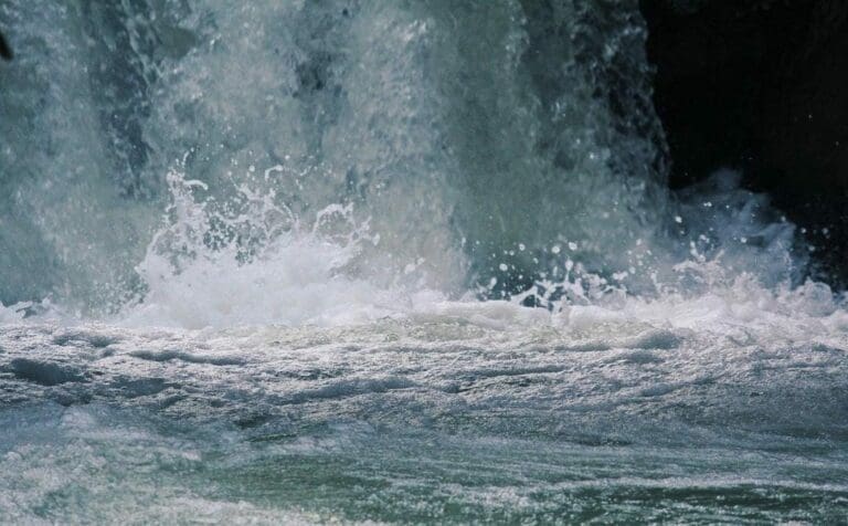 ¡Alerta de Tsunami! Es emitida por Protección Civil tras fuerte sismo de 7.7 grados