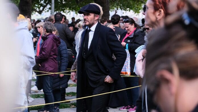 Beckham se formó más de 12 horas para despedir a la reina Isabel II