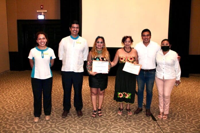 Capacita DIF Puerto Morelos a trabajadores hoteleros sobre lengua de señas mexicana