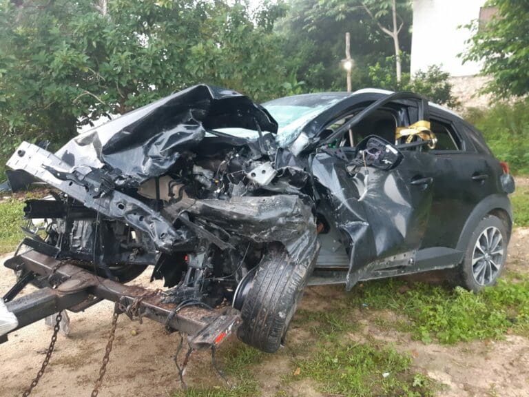 Mueren dos personas en choque carretero en José María Morelos; hay 2 heridos