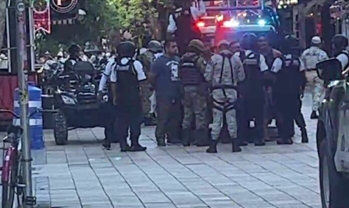 Balean a extranjero en un bar de la Quinta Avenida; hay dos detenidos y un arma asegurada (Actualización)