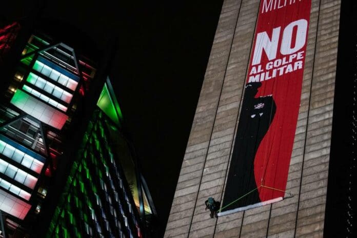 Madres buscadoras hacen la presentación de la Estela de Luz