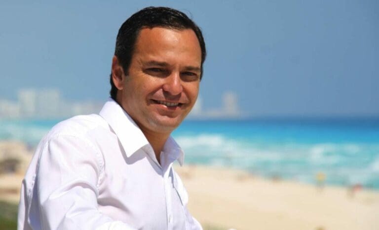 Reaparece Paul Carrillo; se dice dispuesto a colaborar con gobiernos si lo invitan