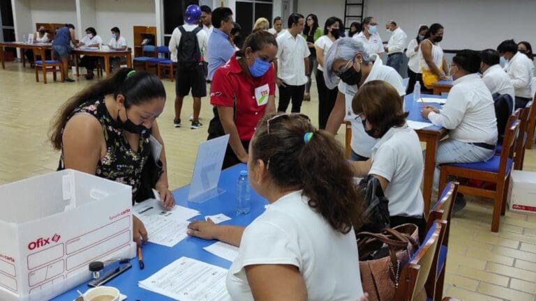 Más de 6 mil alumnos buscan una de las 3 mil becas escolares que ofrecen en Benito Juárez