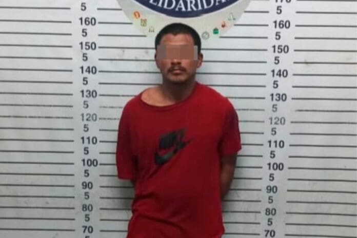 Cae asaltante tras amenazar con arma a empleada de papelería