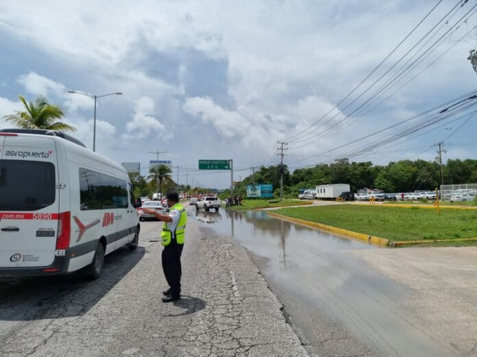 Hombre pierde la vida tras ser atropellado en la carretera Cancún-Puerto Morelos