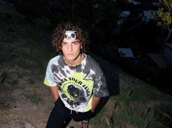 TikToker cruzará volando en traje de ardilla de Cancún a Cozumel