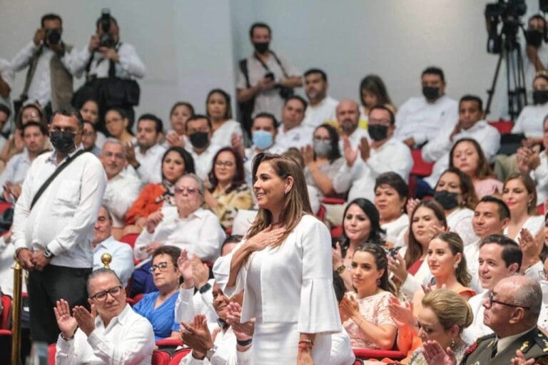 Asiste Mara Lezama a VI informe de gobierno del estado