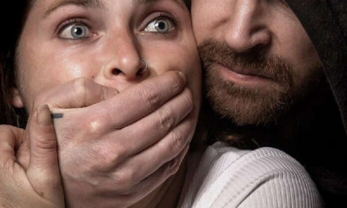 Mujer finge secuestro para extorsionar a su mamá por un millón de pesos