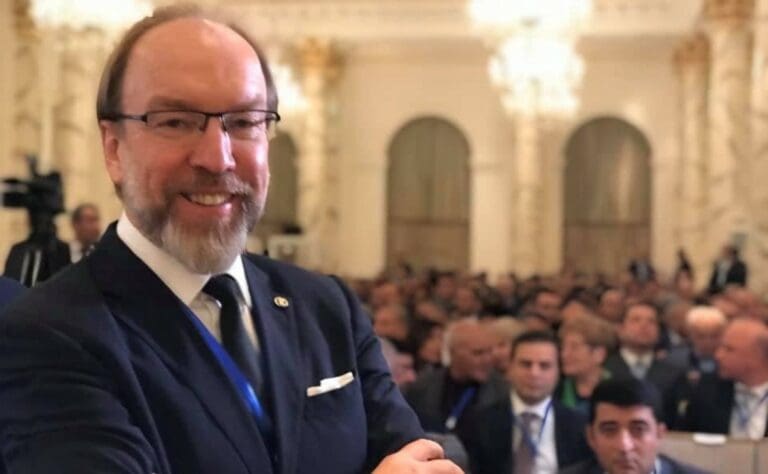 Quién tomara el mando como el siguiente heredero al trono de la realeza de México