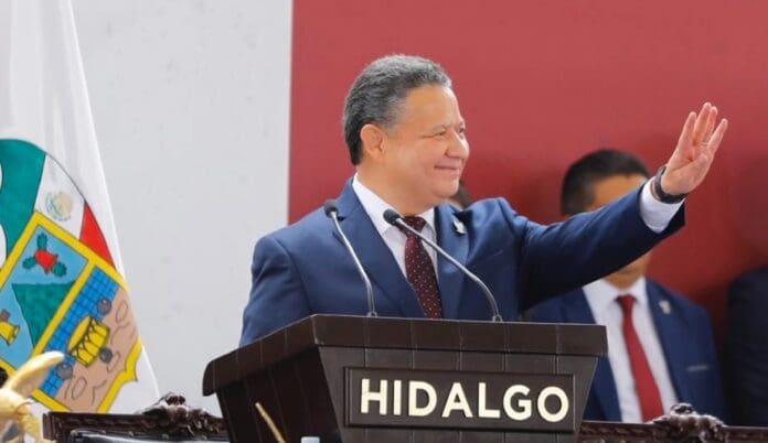 Julio Menchaca rinde protesta como nuevo gobernador de Hidalgo
