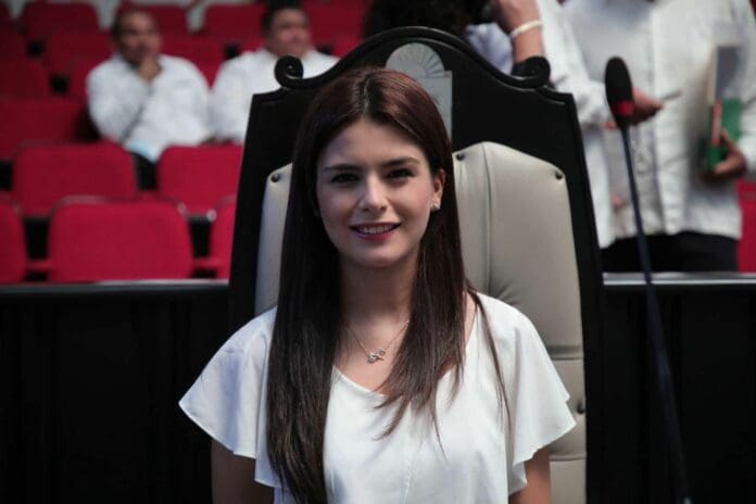 Diputada del MAS dejará su curul a su esposo José Monroy