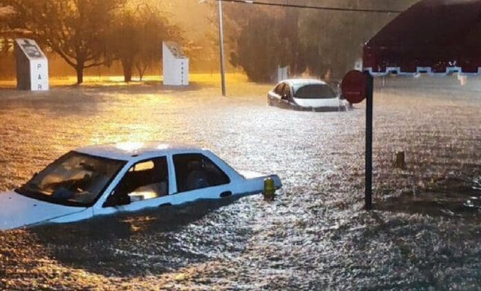 Azotan lluvias área metropolitana de Monterrey
