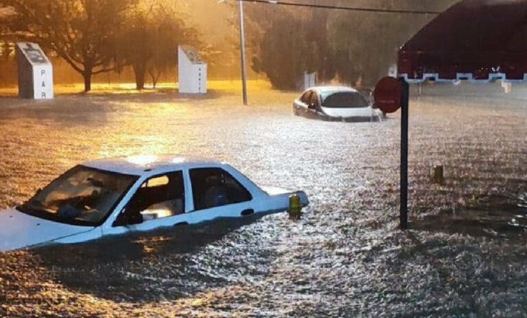 Azotan lluvias área metropolitana de Monterrey