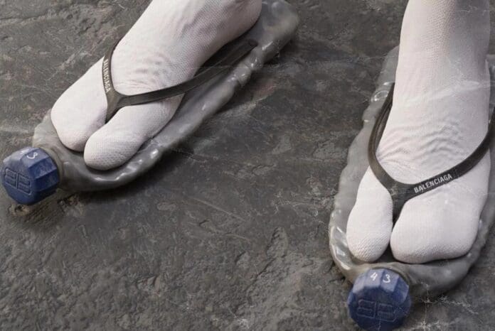 Esto sabemos de las 'polémicas' sandalias de botellas de plástico de Balenciaga