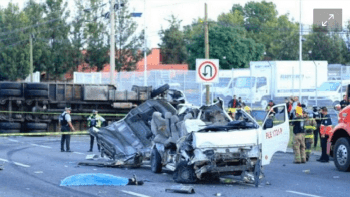 Accidente en carretera León-Silao: choque de tráiler y camioneta de personal deja 7 muertos y 12 heridos