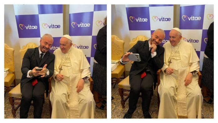 El papa Francisco le da divertido sermón a J Balvin y lo llama 