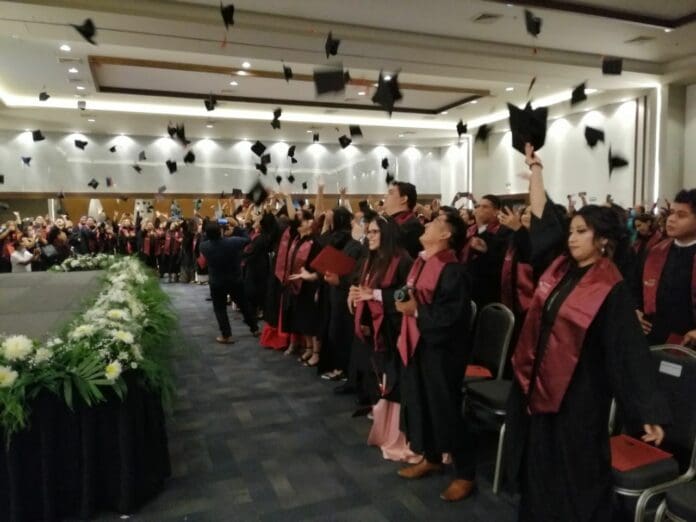 FESTEJA GOBIERNO DE BJ A PROFESIONISTAS GRADUADOS COMPROMETIDOS CON CANCÚN 