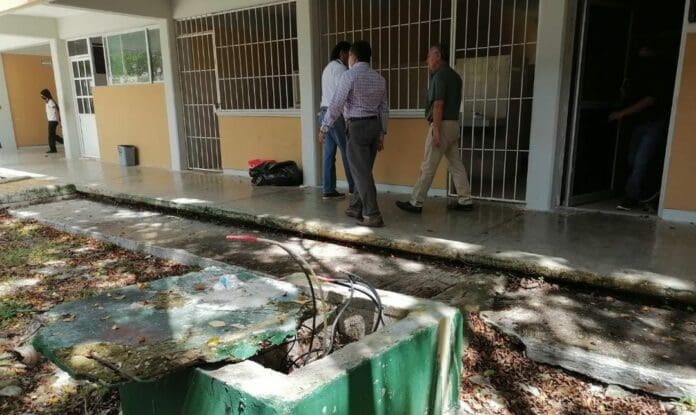 Luego que se presentaran afectaciones en algunas escuelas y que fueran denunciadas por docentes, Ifeqroo dijo que empresas deben resolverlas.