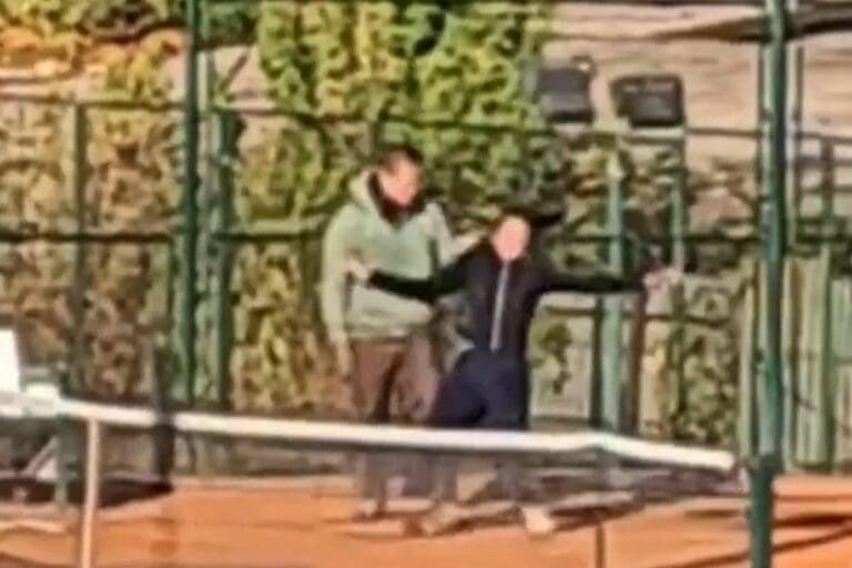 VIDEO: Entrenador de tenis da brutal golpiza a su alumna