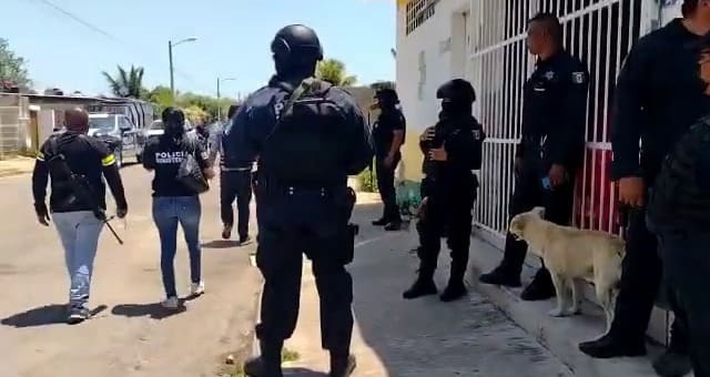 Hombre encañona a un policía en Chetumal